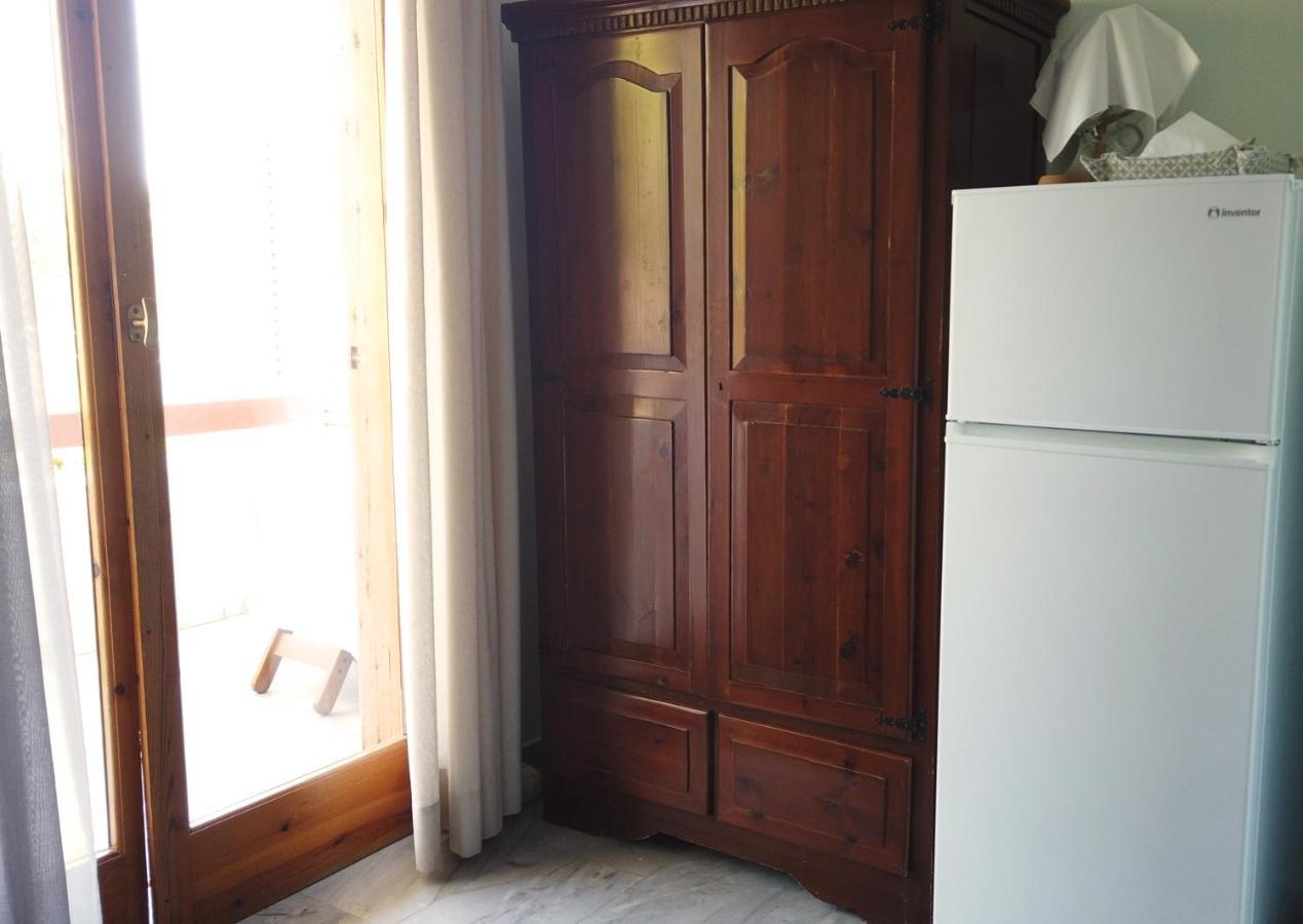 Fistiki Rooms Agia Marina  Esterno foto
